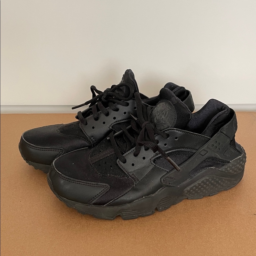Nike Air Huarache Athletic Sneakers